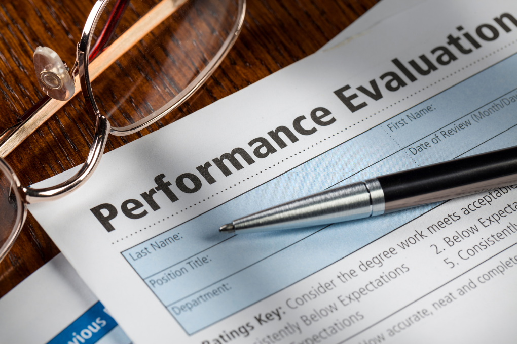 Evaluate personal sales performance in the retail industry